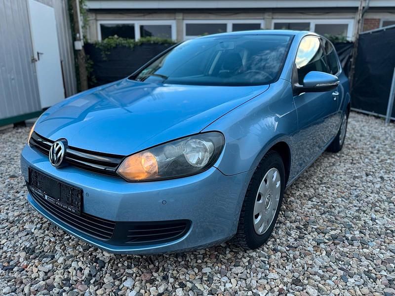 Blau Gebraucht 2009 VW Golf VI Trendline Limousine | 3.490 € (Guter Preis) - Bild 1/4