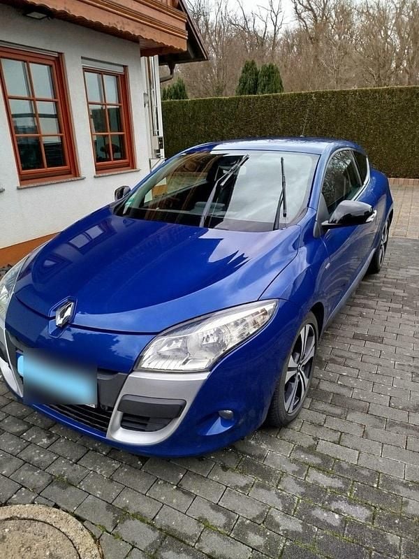 Gebraucht Renault Mégane Coupé Bose Edition 131 PS (96 kW) 2011 Blau Coupé