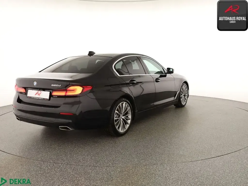 Gebraucht BMW 520 Performance 190 PS (139 kW) 2022 Black sapphire Limousine