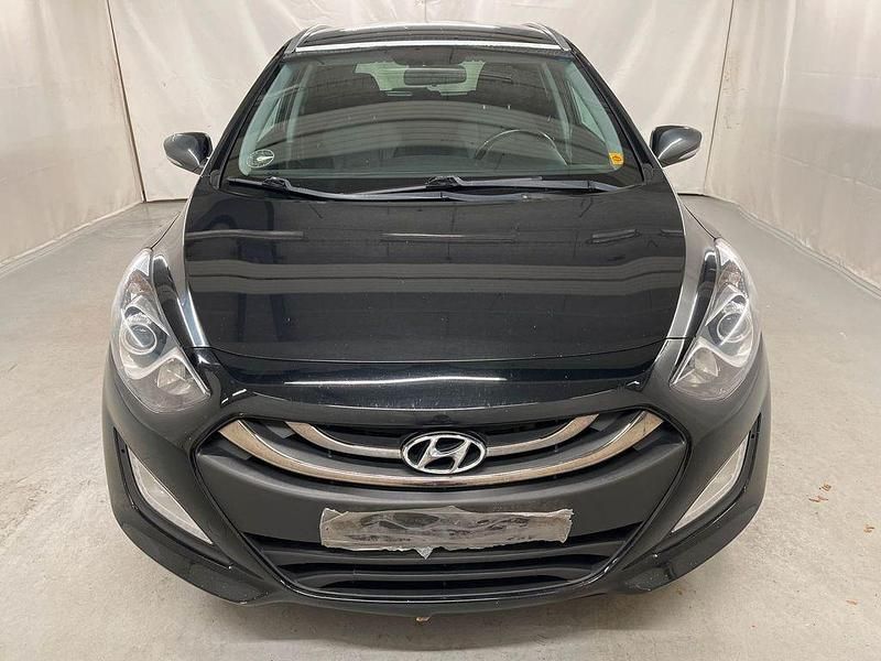 Schwarz Gebraucht 2012 Hyundai i30 Style Kombi | 1.800 € - Bild 1/4