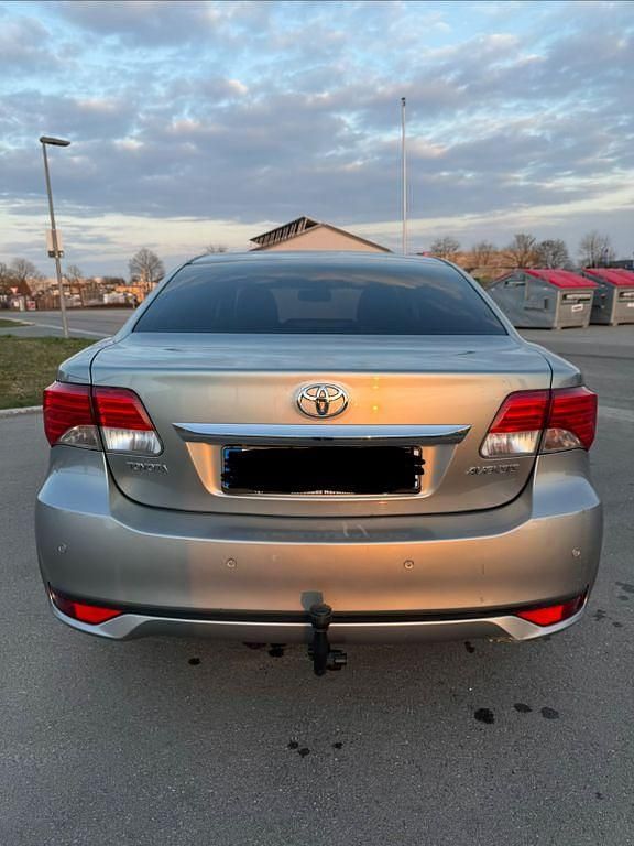 Gebraucht Toyota Avensis 124 PS (91 kW) 2012 Silber Limousine
