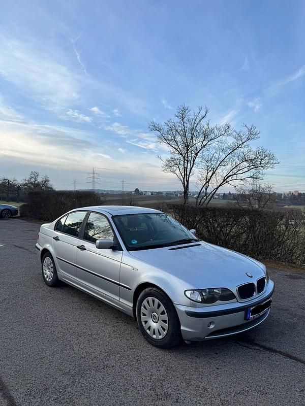 Silber Gebraucht 2002 BMW 316 Limousine | 2.400 € (Fairer Preis) - Bild 1/4