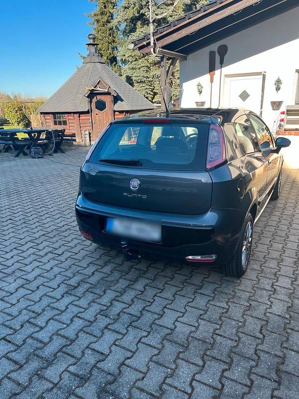 Gebraucht Fiat Punto 70 PS (51 kW) 2011 Grau Kleinwagen