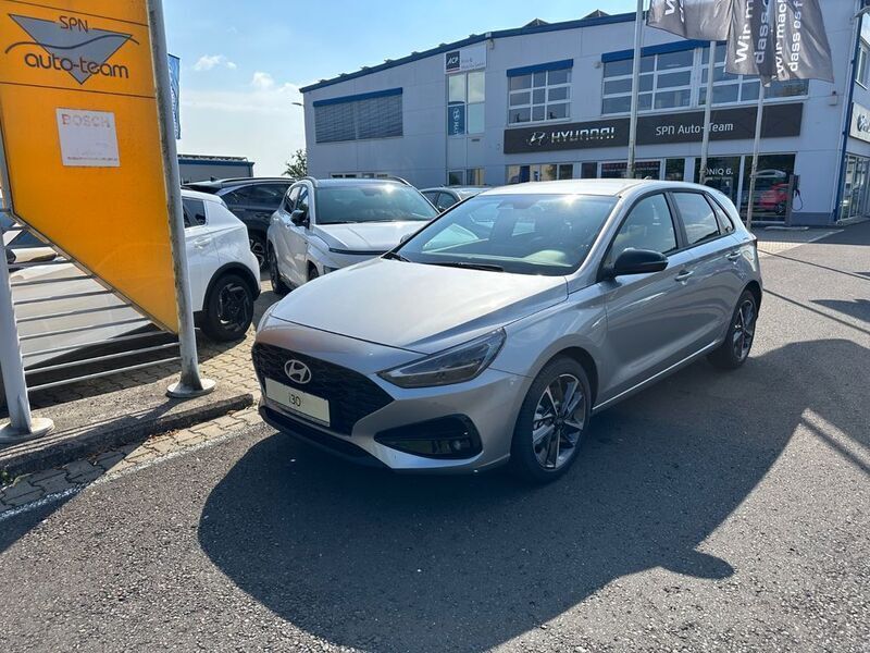 Silber Neu 2024 Hyundai i30 Advantage Limousine | 23.800 € (Etwas zu teuer) - Bild 1/4