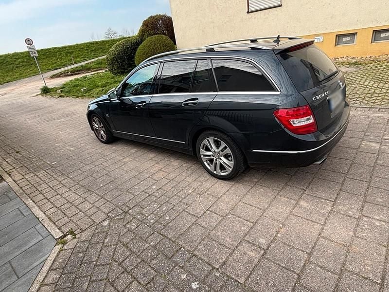 Gebraucht Mercedes C300 231 PS (169 kW) 2011 Schwarz Kombi