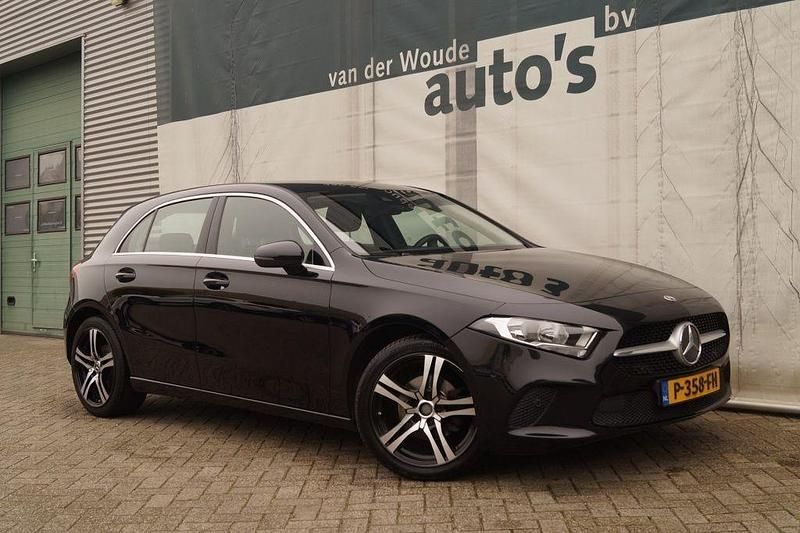 Gebraucht Mercedes A180 Edition 136 PS (100 kW) 2021 Schwarz Limousine