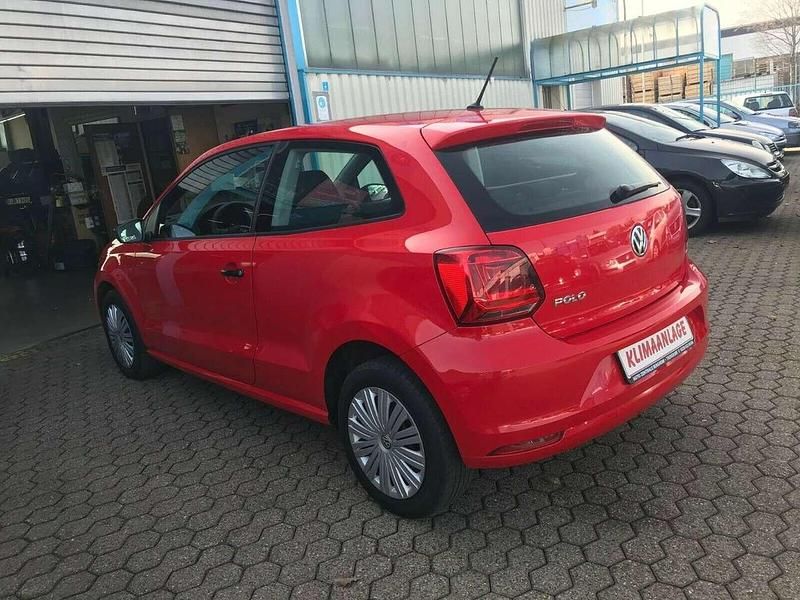 Gebraucht VW Polo Trendline 60 PS (44 kW) 2016 Rot Kleinwagen