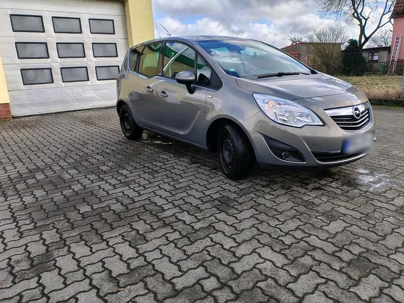 Second-hand Opel Meriva 2011 Andere farben Monovolum