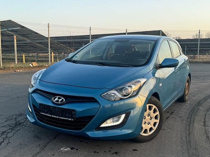 Gebraucht Hyundai i30 Classic 99 PS (72 kW) 2013 Blau Limousine