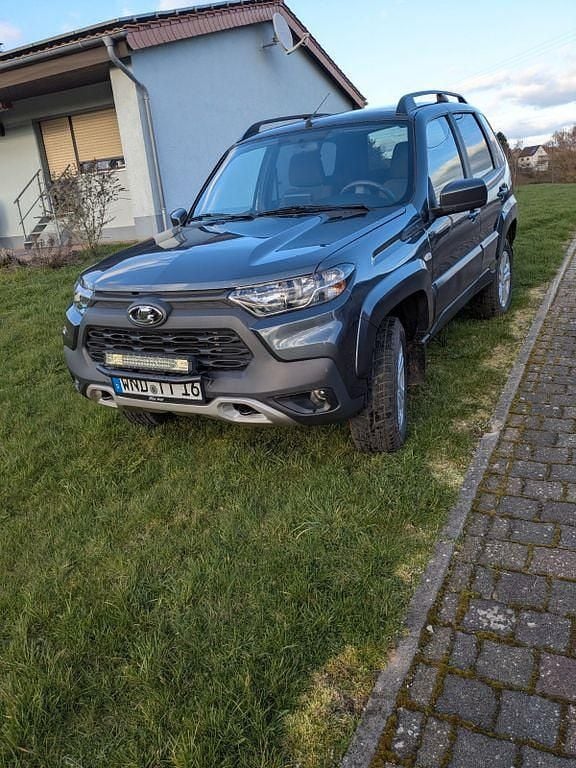Second-hand Lada niva 80 CP (58 kW) 2021 Gri SUV