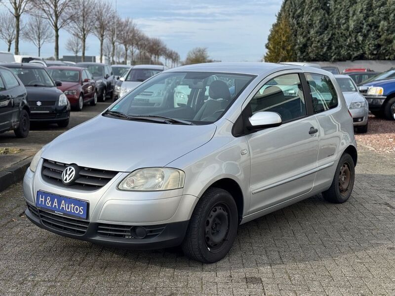 Silber Gebraucht 2010 VW Fox Refresh Kleinwagen | 2.500 € (Fairer Preis) - Bild 1/4