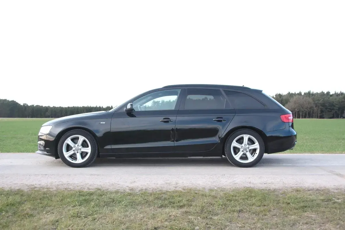 Gebraucht Audi A4 S-Line 177 PS (130 kW) 2014 Schwarz Kombi
