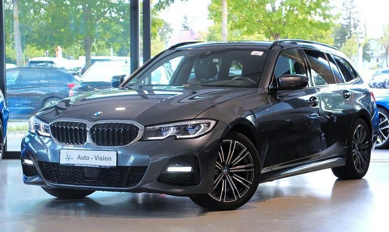 Grau Gebraucht 2022 BMW 320 Shadowline Limousine | 28.700 € (Guter Preis) - Bild 1/3