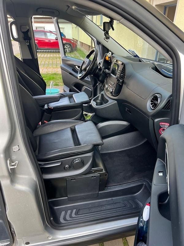 Gebraucht Mercedes Vito 237 PS (174 kW) 2023 Schwarz Van