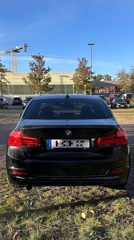 Gebraucht BMW 318 136 PS (100 kW) 2016 Schwarz Limousine