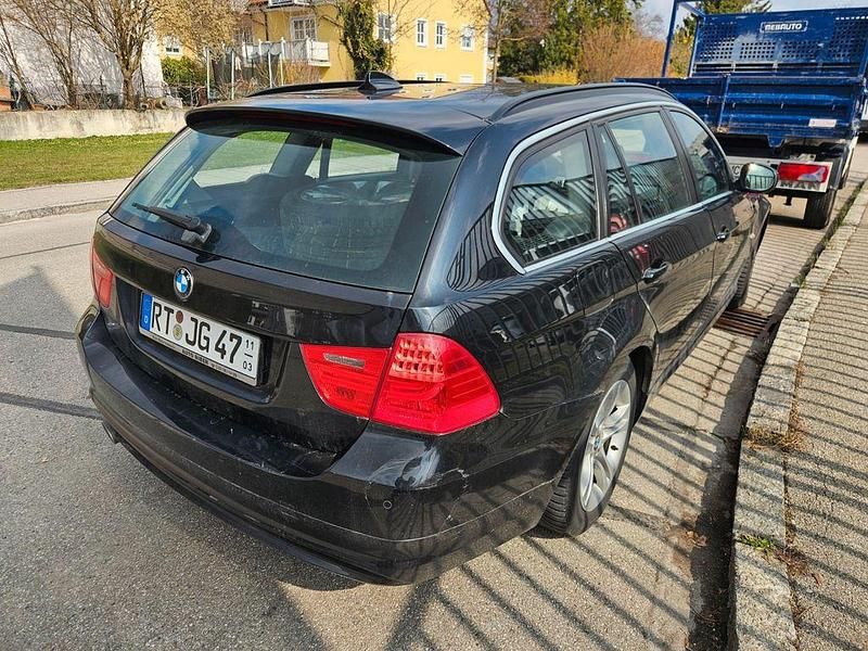 Gebraucht BMW 320 Lifestyle 184 PS (135 kW) 2011 Schwarz Kombi