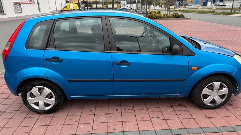 Gebraucht Ford Fiesta 70 PS (51 kW) 2005 Blau Kleinwagen