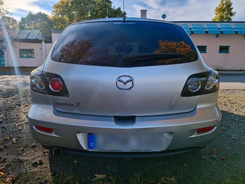 Grau Gebraucht 2025 Mazda 3 Limousine | 500 € - Bild 1/4