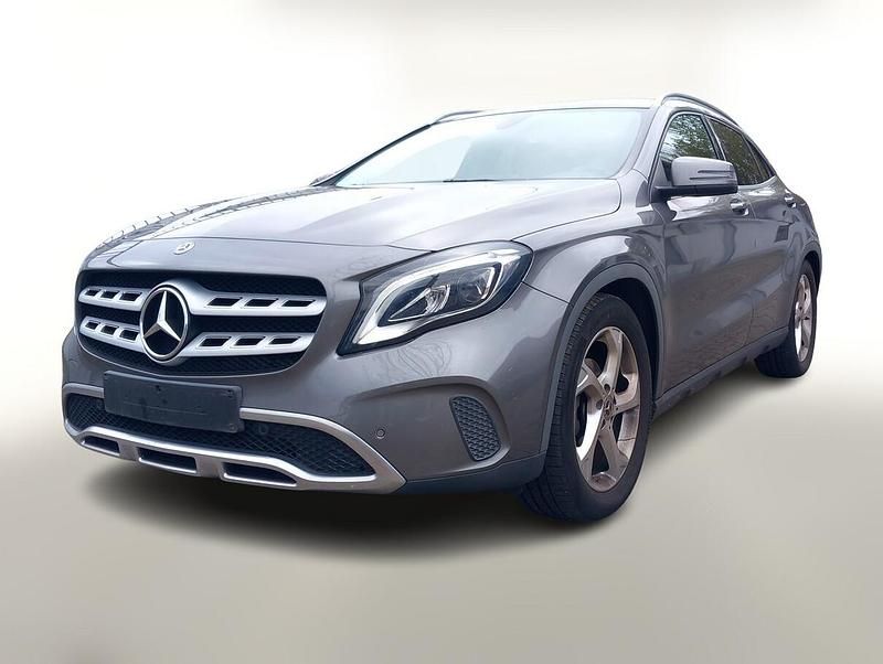 Grau Gebraucht 2017 Mercedes GLA180 Urban SUV | 19.288 € (Etwas zu teuer) - Bild 1/4