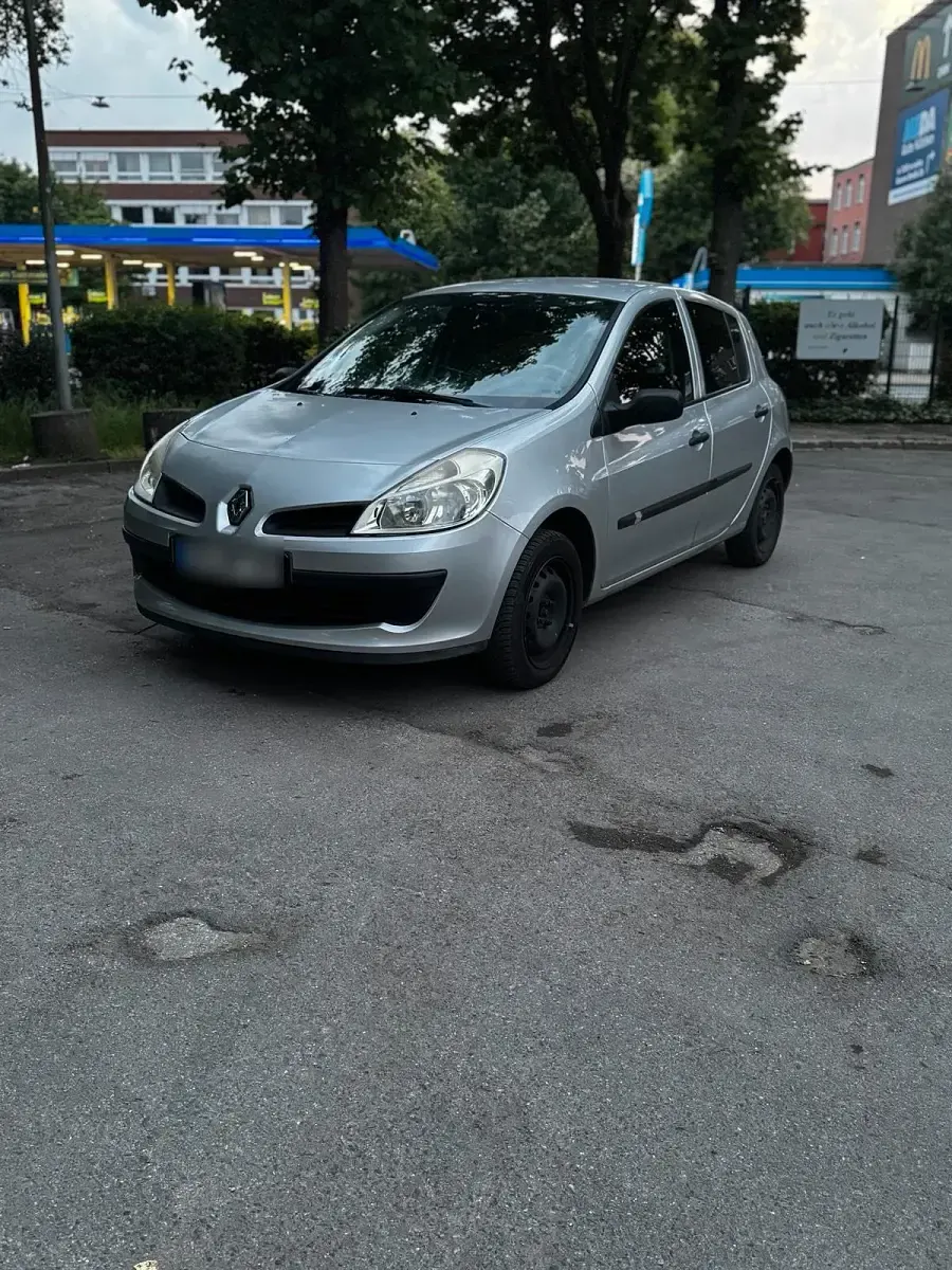 Używany Renault Clio II 75 KM (55 kW) 2007 Srebrny Hatchback