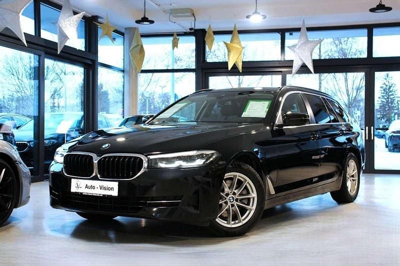 Schwarz Gebraucht 2021 BMW 520 Performance Kombi | 24.800 € (Superpreis) - Bild 1/4