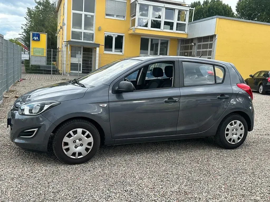 Gebraucht Hyundai i20 Edition 86 PS (63 kW) 2014 Grau Kleinwagen