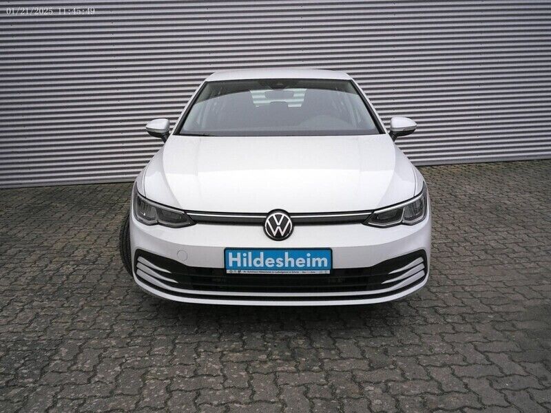 Weiß Gebraucht 2021 VW Golf VIII Life Limousine | 19.929 € (Guter Preis) - Bild 1/4