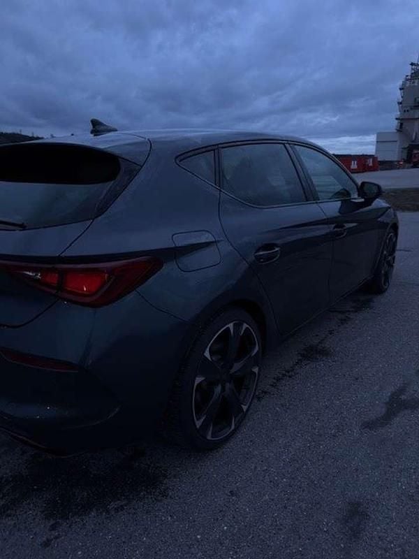 Second-hand Cupra Leon VZ 150 CP (110 kW) 2022 Gri Berlinǎ