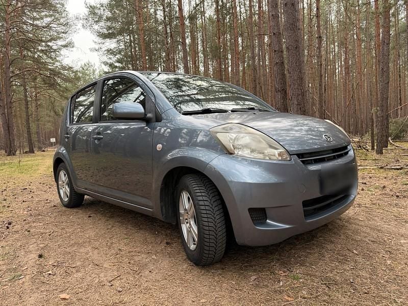 Gebraucht Daihatsu Sirion 90 PS (66 kW) 2009 Silber Kleinwagen
