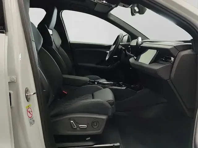 Gebraucht Audi Q6 e-tron Comfort 284 kW (387 PS) 2024 Gletscherweiß metallic SUV