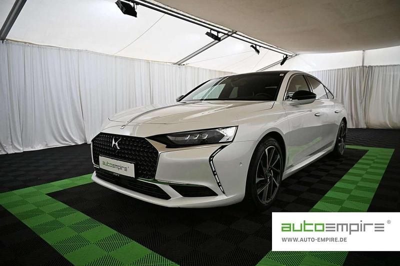 Weiß Gebraucht 2023 DS Automobiles DS9 Rivoli Plus Limousine | 36.990 € (Guter Preis) - Bild 1/3