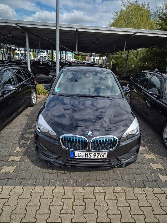 Schwarz Gebraucht 2018 BMW 225 Active Tourer iPerformance Van / Kleinbus | 15.900 € (Guter Preis) - Bild 1/4