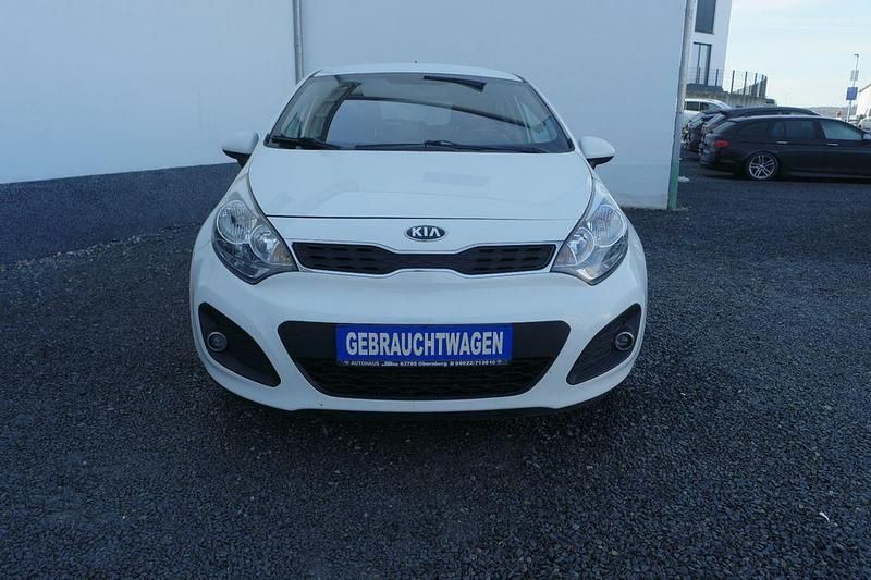 Gebraucht Kia Rio FIFA World Cup Edition 109 PS (80 kW) 2015 Weiß Limousine