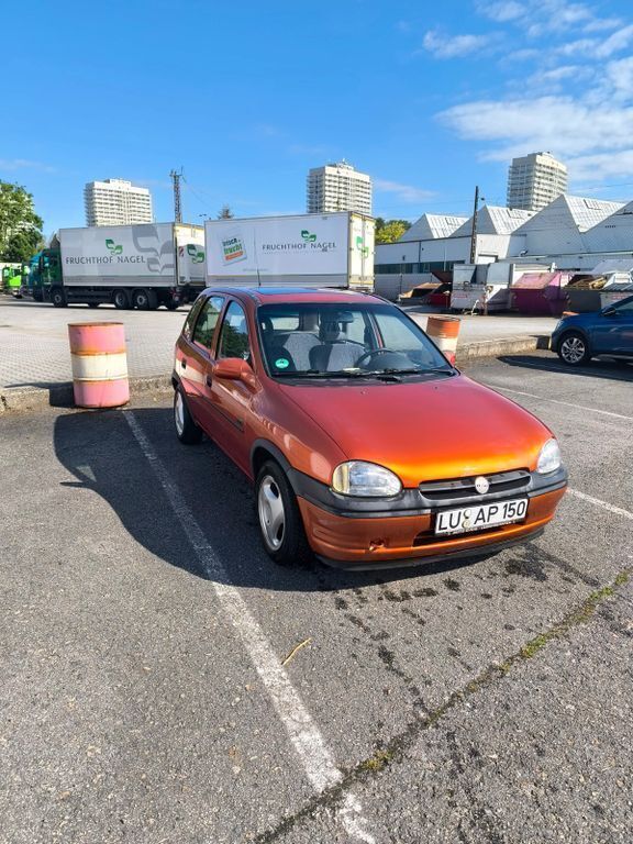 Orange Gebraucht 1996 Opel Corsa Limousine | 1.299 € (Fairer Preis) - Bild 1/4