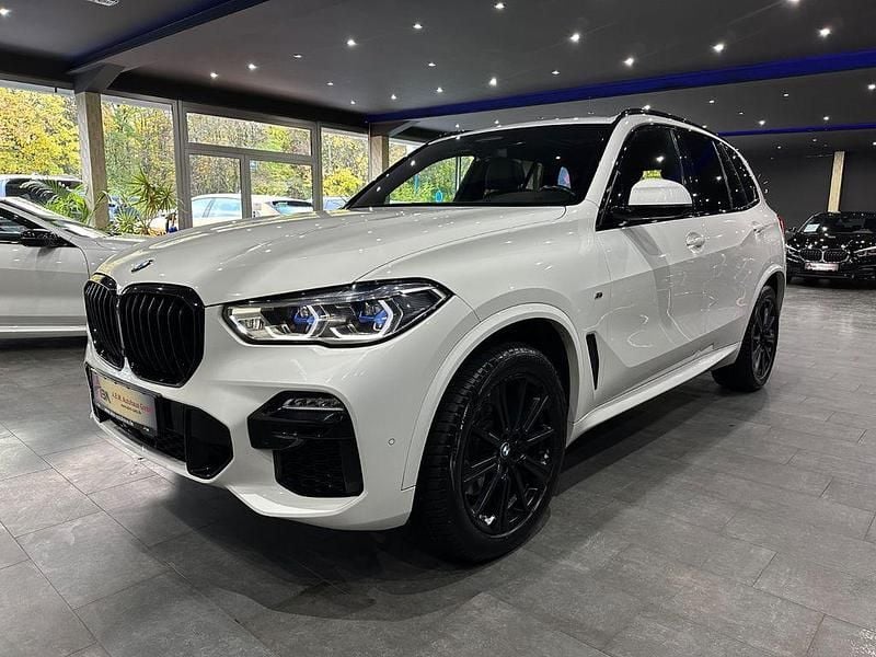 Alpinweiss iii Gebraucht 2021 BMW X5 M Sport SUV | 52.990 € (Fairer Preis) - Bild 1/4