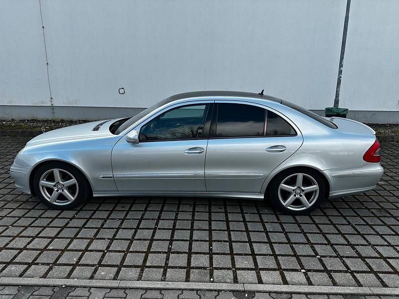 Gebraucht Mercedes E220 Elegance 170 PS (125 kW) 2007 Grau Limousine