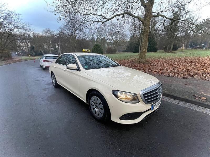 Gebraucht Mercedes E200 150 PS (110 kW) 2017 Beige Limousine