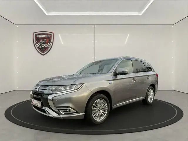Platinumgrau (m) Gebraucht 2020 Mitsubishi Outlander Plus SUV | 24.990 € (Etwas zu teuer) - Bild 1/4