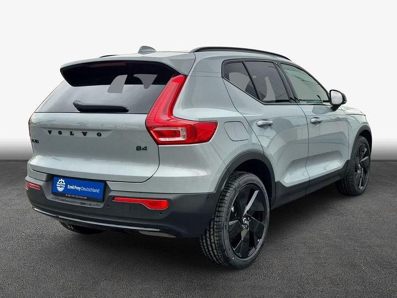 Neu Volvo XC40 Plus 197 PS (144 kW) 2026 Grau SUV