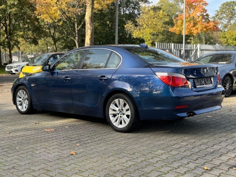 Gebraucht BMW 530 Sport Line 258 PS (189 kW) 2005 Blau Limousine