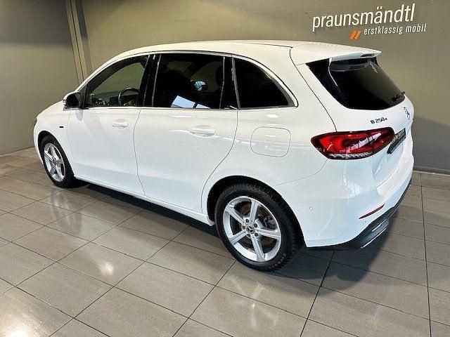 Gebraucht Mercedes B250e Progressive 218 PS (160 kW) 2020 Weiß Van / Kleinbus