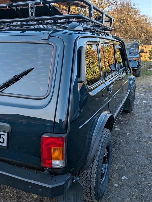 Gebraucht Lada niva 83 PS (61 kW) 2023 Grün SUV