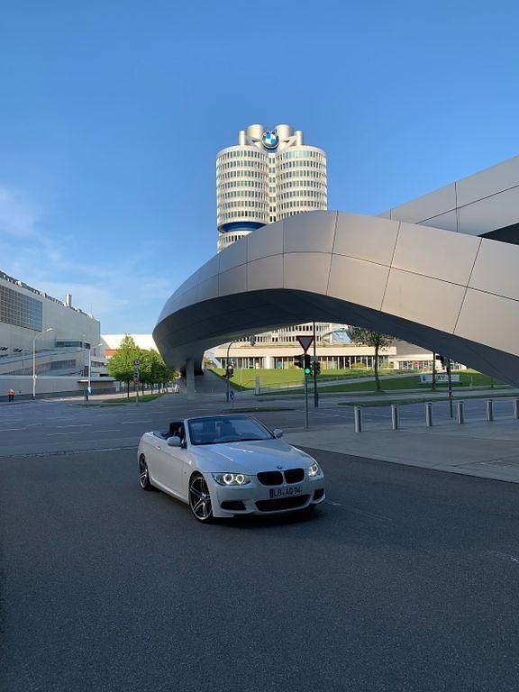 Weiß Gebraucht 2011 BMW 335 Cabriolet M Performance Cabrio | 22.000 € (Fairer Preis) - Bild 1/4