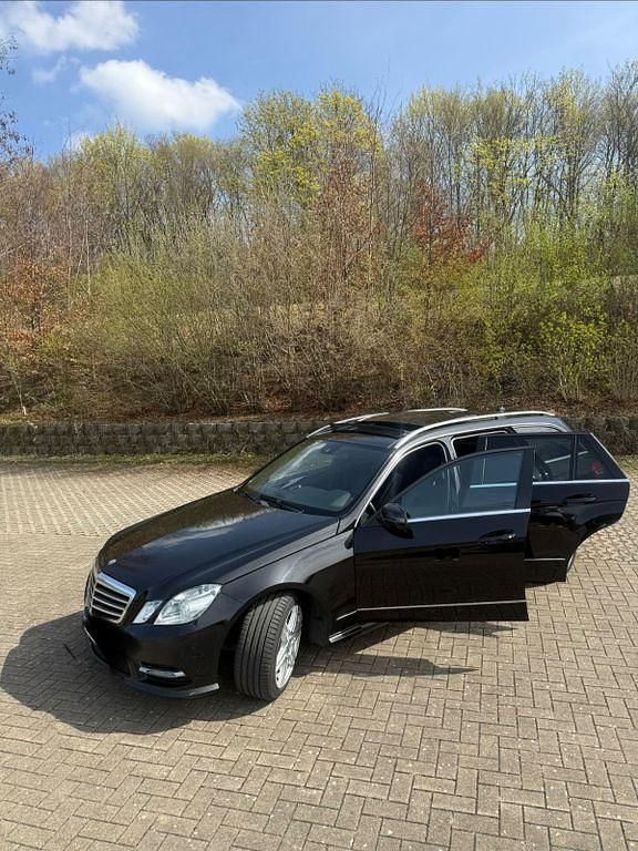 Używany Mercedes E350 Avantgarde 265 KM (194 kW) 2012 Czarny Kombi