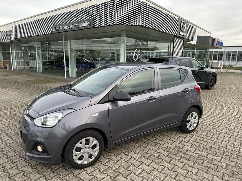 Grau Gebraucht 2016 Hyundai i10 Classic Kleinwagen | 6.390 € (Fairer Preis) - Bild 1/4