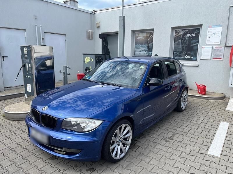Blau Gebraucht 2009 BMW 116 Kleinwagen | 3.690 € - Bild 1/4