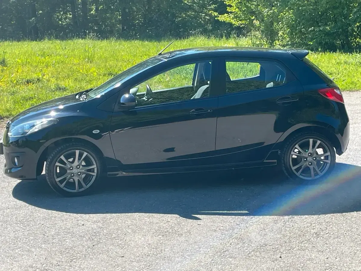 Gebraucht Mazda 2 Inclusive 86 PS (63 kW) 2009 Schwarz Kleinwagen