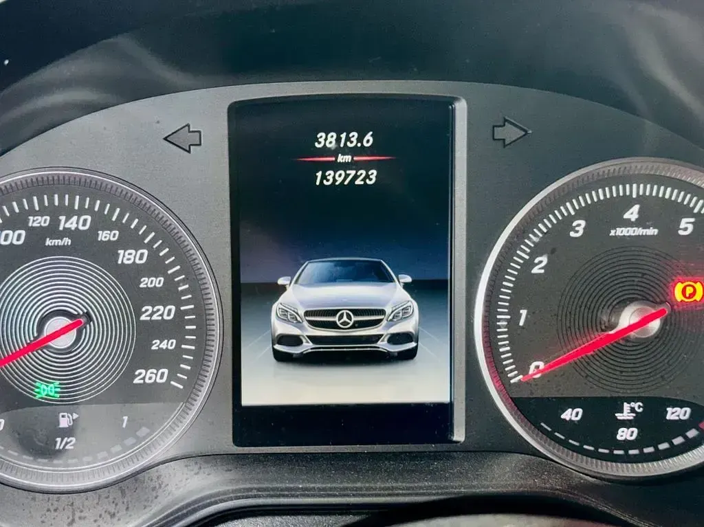 Gebraucht Mercedes C180 156 PS (114 kW) 2017 Blau Cabrio