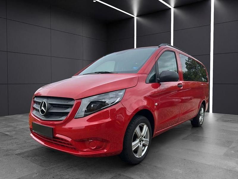 Rot Gebraucht 2016 Mercedes Vito Van / Kleinbus | 19.480 € (Fairer Preis) - Bild 1/4