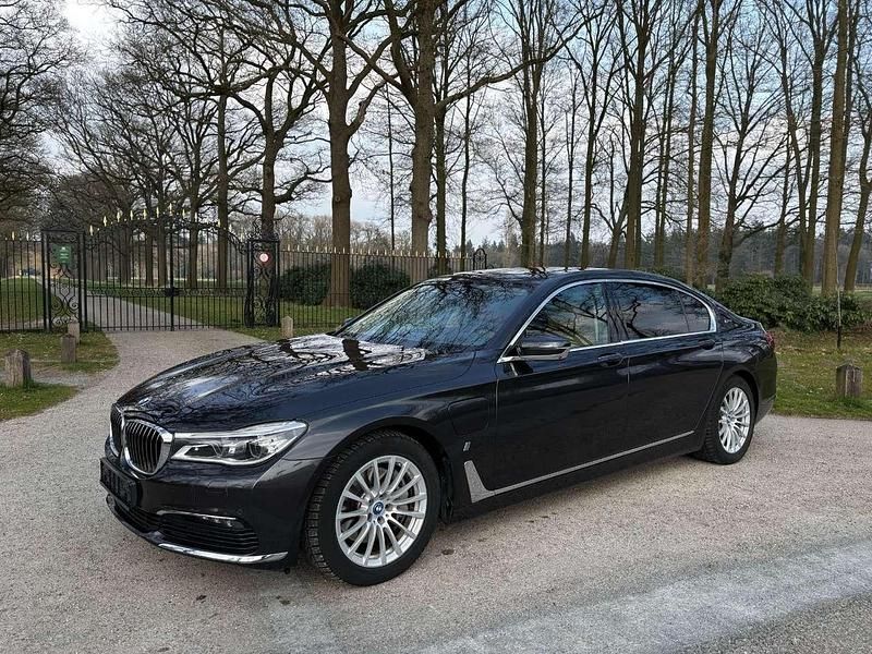 Gebraucht BMW 740L 258 PS (189 kW) 2017 Sophistograu brillanteffekt me Limousine